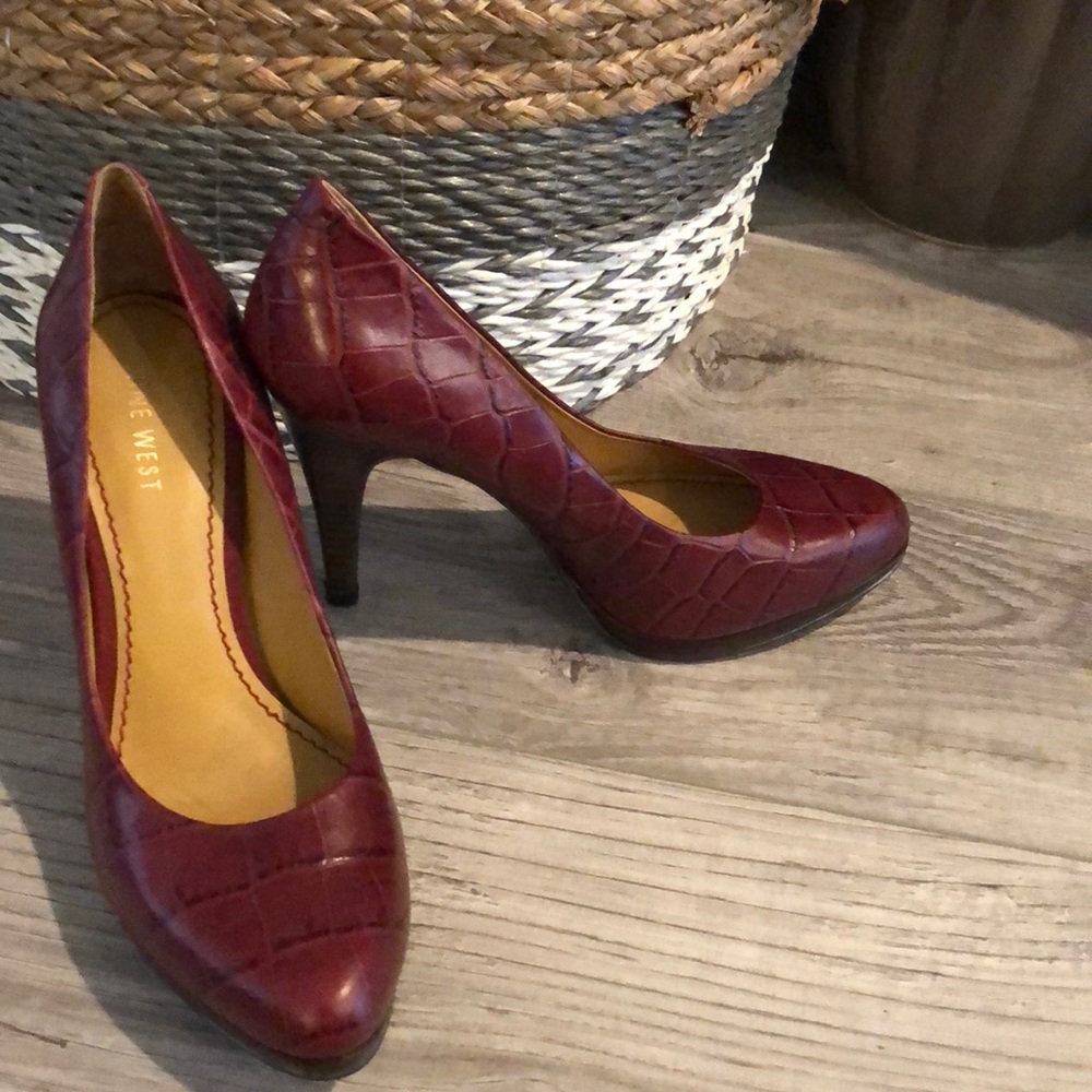 Nine West red leather barely worn